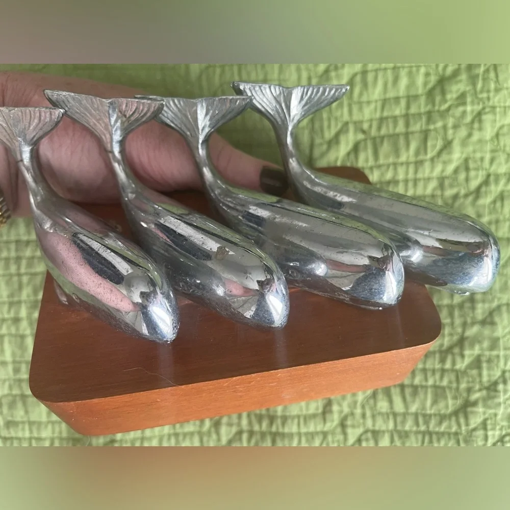 VINTAGE 4 SOLID STAINLESS STEEL SPERM WHALES ON WOODEN STAND-NAUTICAL DECOR - Picture 10 of 10
